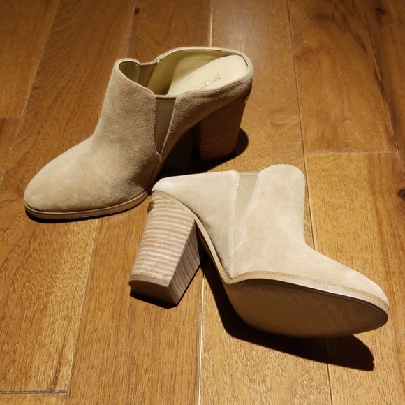 New! Michael Kors Pointed-Toe Suede Mules Slides - Picture 4 of 5